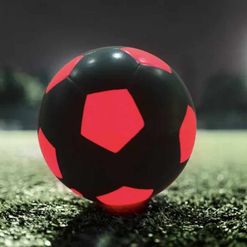 Gaveide? Illuminate LED fodbolden - en fantastisk måde at gøre dit fodboldspil mere sjovt på