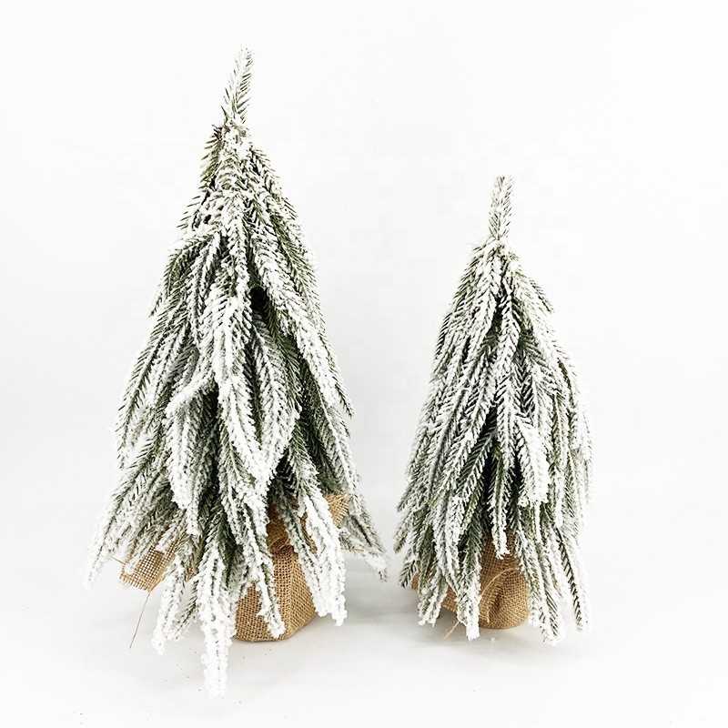 Juletræ  med  sne  –  45  cm - JuleGadgets - 1