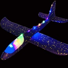 Svævende skumfly med LED-lys
