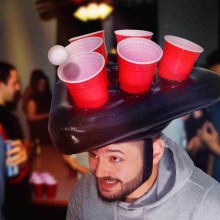 Oppustelig Beer Pong Hat med krus og bolde