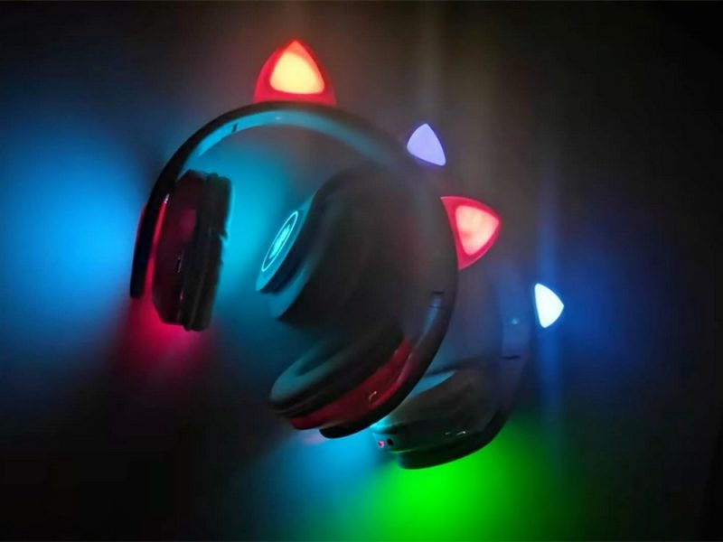 Høretelefoner med katteører og LED lys – RØD