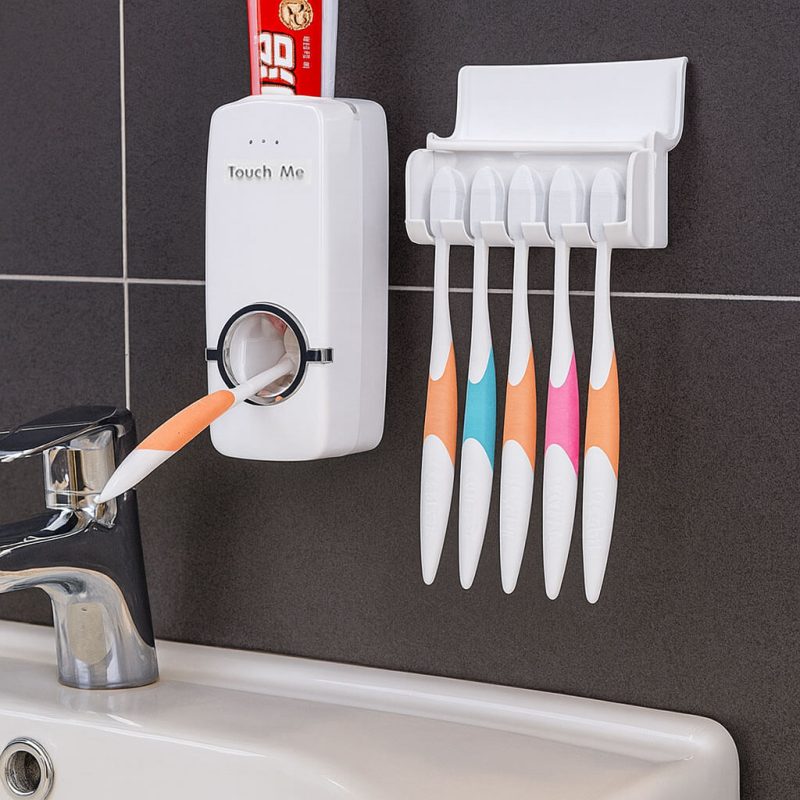 Automatisk tandpasta dispenser med tandbørsteholder