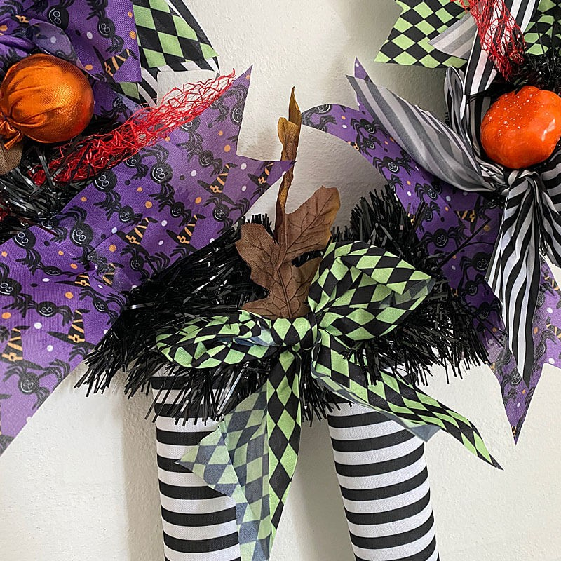 Halloween dørpynt med heks og sløjfer