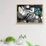 Kat med sommerfugl 5D Diamond paint – 40 x 30 cm