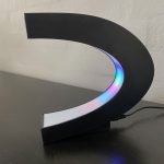 Svævende jordklode lampe