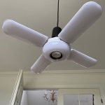 LED pære med indbygget højttaler