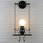 Mr. Lamp væglampe – mand på gynge