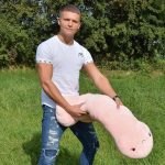 Penis pude på hele 100cm – Den sjoveste krammepude