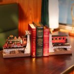 Century Train bogstøtte 3D puslespil fra Rolife™ (TGE01) Century Train bogstøtte 3D puslespil fra Rolife™ (TGE01)