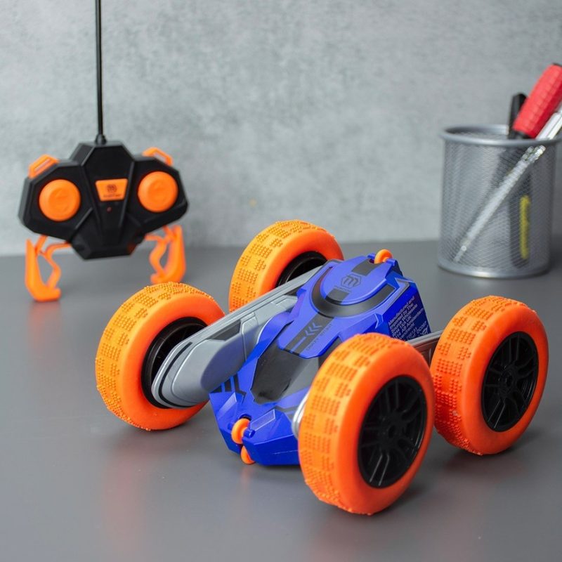 Fjernstyret stuntbil med 4wd og 360° rotation af hjulsæt Fjernstyret stuntbil med 4wd og 360° rotation af hjulsæt