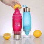Drikkeflaske med frugtbeholder – Flere farver Drikkeflaske med frugtbeholder – Flere farver