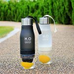 Drikkeflaske med frugtbeholder – Flere farver Drikkeflaske med frugtbeholder – Flere farver