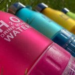 Drikkeflaske med frugtbeholder – Flere farver Drikkeflaske med frugtbeholder – Flere farver