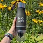 Drikkeflaske med frugtbeholder – Flere farver Drikkeflaske med frugtbeholder – Flere farver