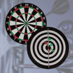 Dartskive med to sider og 6 dartpile
