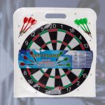 Dartskive med to sider og 6 dartpile