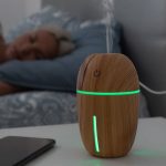 Mini diffuser med mulighed for aroma – honey pine look Mini diffuser med mulighed for aroma – honey pine look