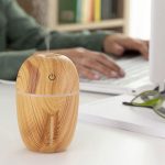 Mini diffuser med mulighed for aroma – honey pine look Mini diffuser med mulighed for aroma – honey pine look