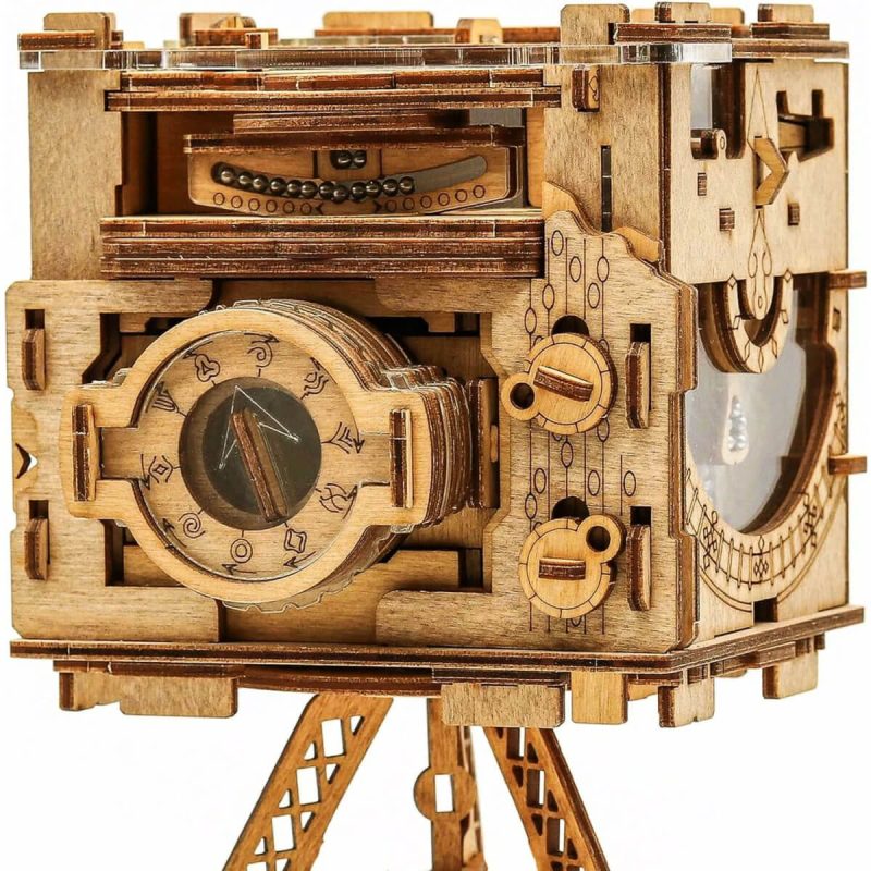 Cluebox Escape room in a box – Sherlock’s Camera