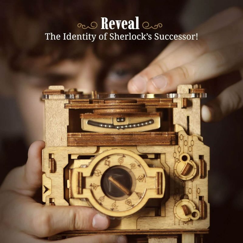Cluebox Escape room in a box – Sherlock’s Camera
